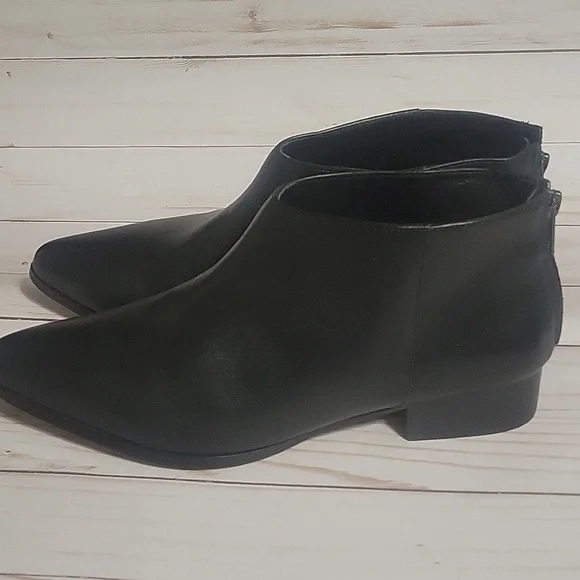 Intentionally Blank Leather Booties Size 9 - Picture 3 of 7